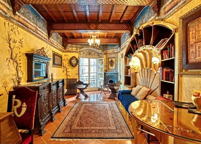Renaissance Apartment In Historic Building With Duomo Views