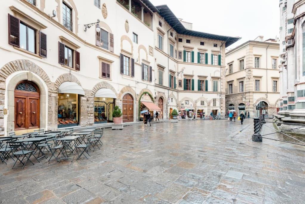 Renaissance In Historic Building With Duomo Views Apartamento