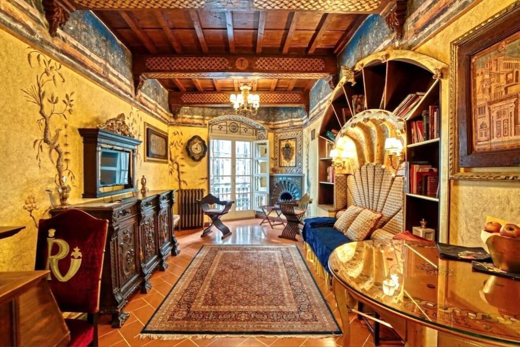 Renaissance In Historic Building With Duomo Views Apartment