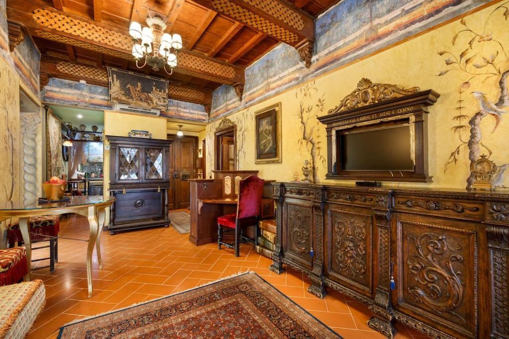 Apartment Renaissance In Historic Building With Duomo Views