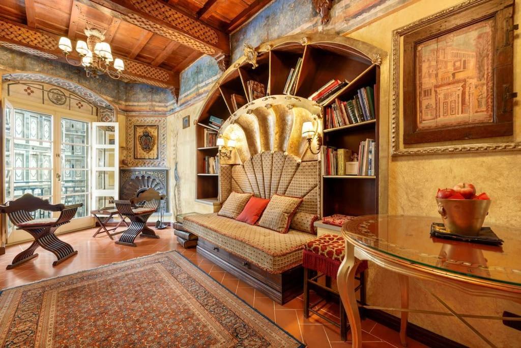 Renaissance In Historic Building With Duomo Views Apartment
